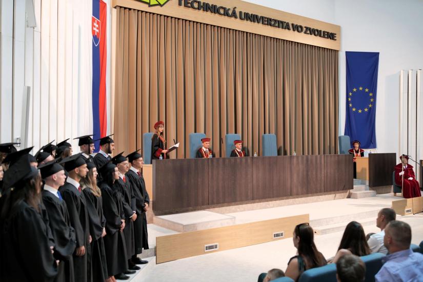 Slávnostné promócie absolventov I. stupňa 2026 na Drevárskej fakulte TUZVO