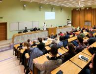 Odborný seminár „Plošné tvarovanie v nábytkárskej praxi“ priniesol inšpiráciu, poznanie aj reálnu výrobnú skúsenosť